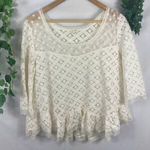 en creme 3/4 sleeve lace top
